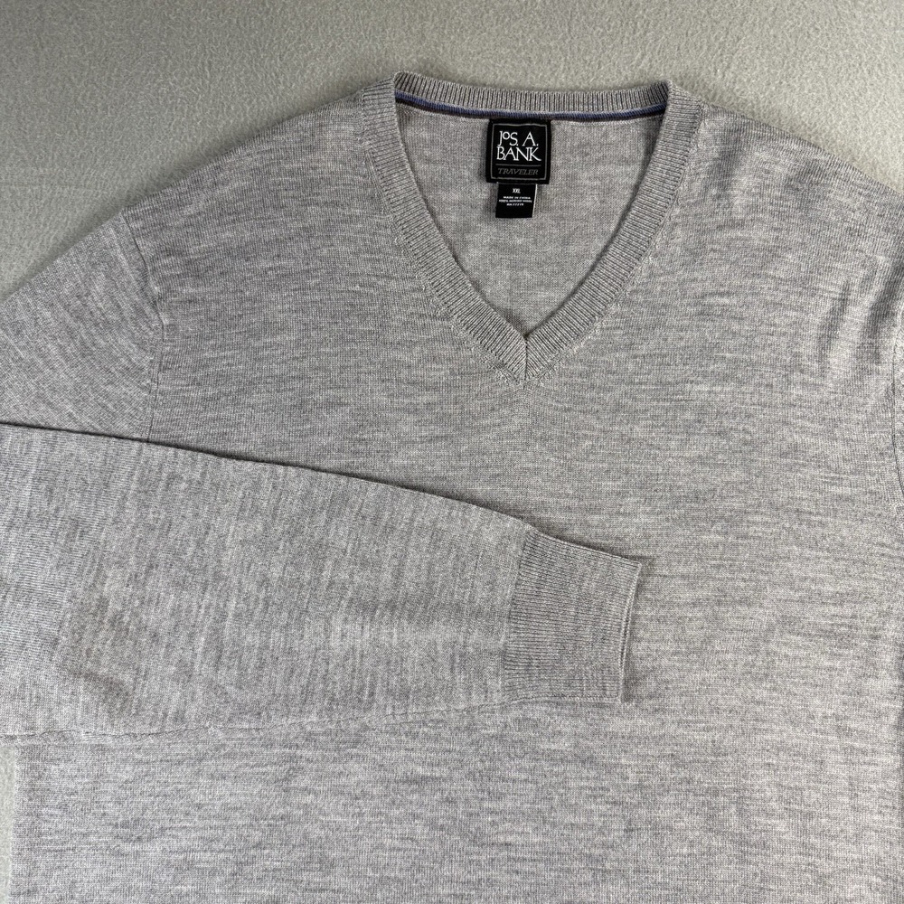 Jos A Bank Traveler Mens XXL Gray 100% Merino Wool V-Neck Sweater Light Weight